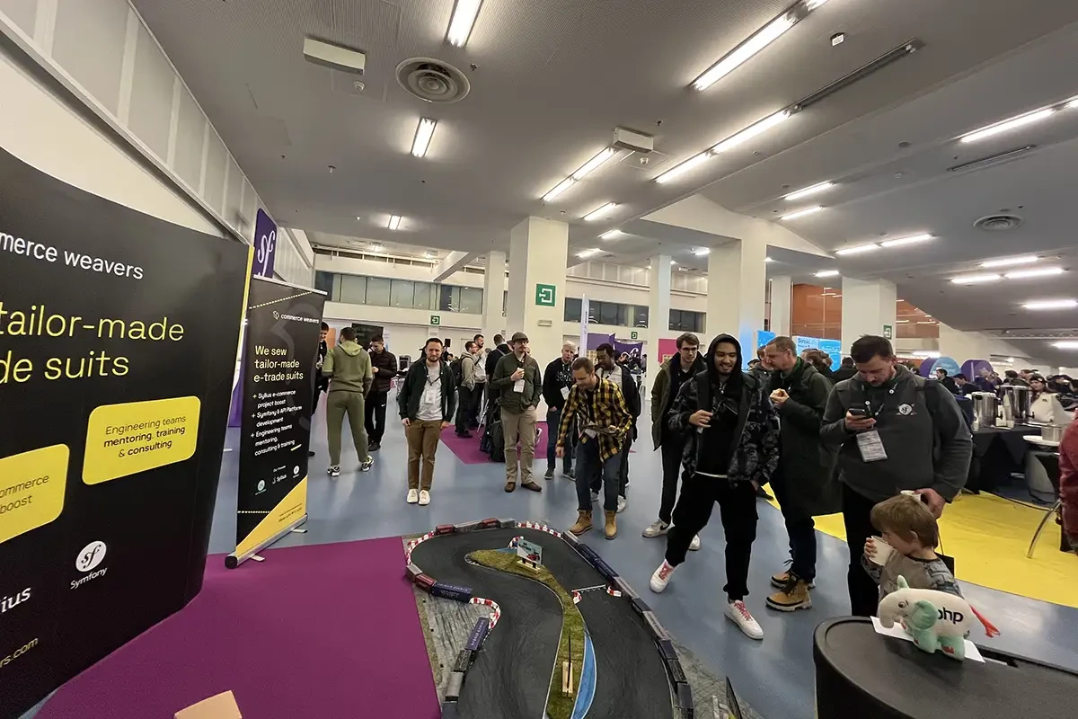 Stoisko Commerce Weavers na konferencji IT SymfonyCon 2023